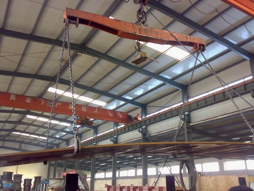 鋼板吊在調(diào)運鋼材